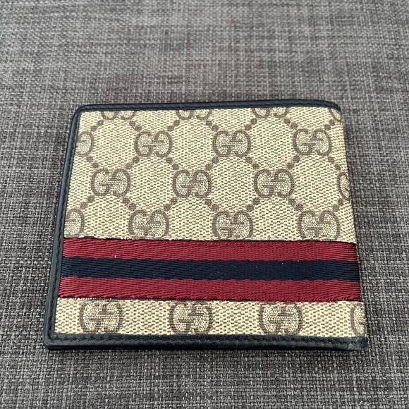 Gucci - Bifold GG Supreme Bifold Wallet - Picture 11 of 13